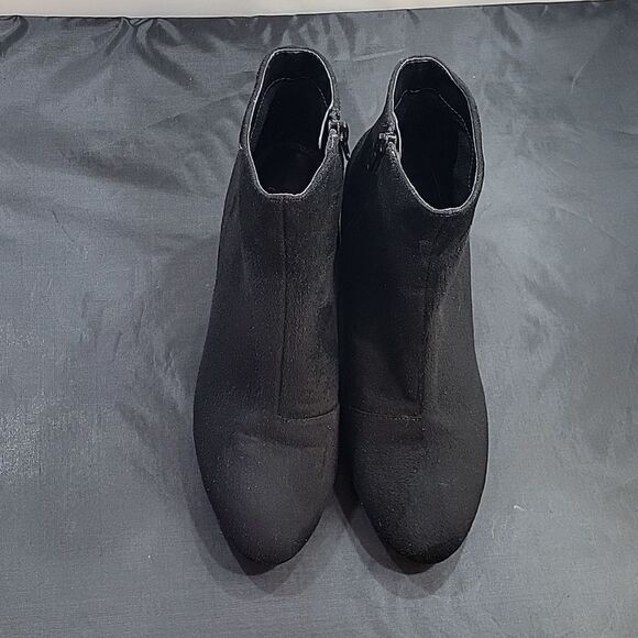 SO ME RAIA SUED SIDE ZIPPER CLOSURE POINTED TOE WOMEN"S BLOCK HEEL ANKLE BOOTIE - Picture 2 of 16